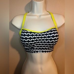 2 Victoria’s Secret sports bras